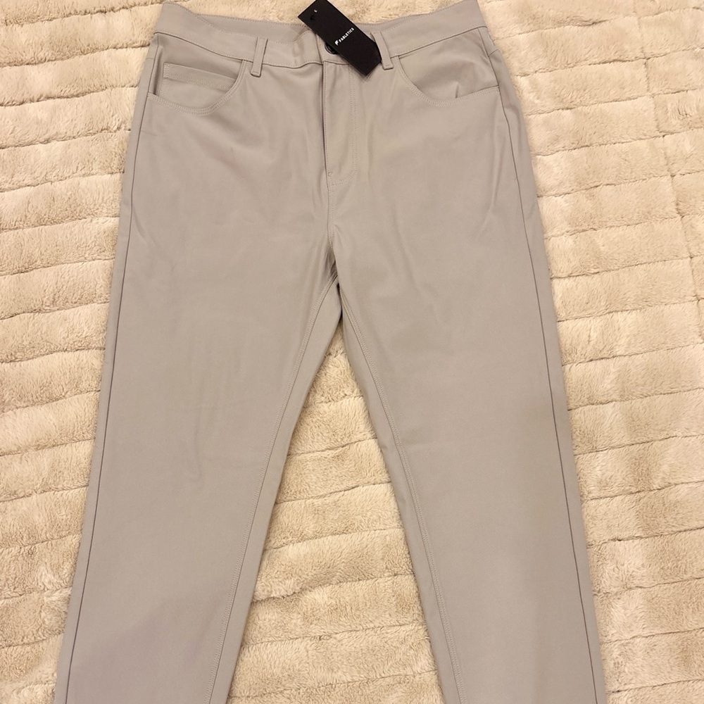 Fabletics Men’s Franchise Pant NWT 31x32 Khaki Beige Performance Stretch